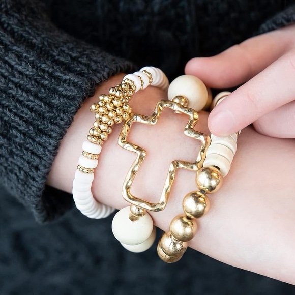 NEW Gold Cross Bracelet Set - Picture 8 of 8